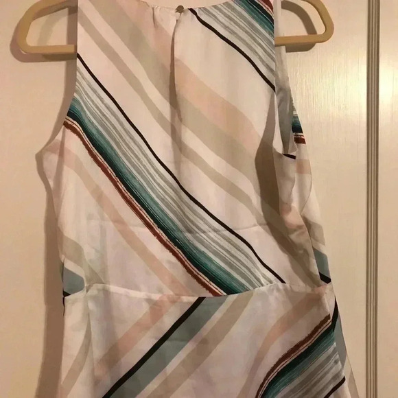 WHBM sleeveless blouse - Picture 3 of 3